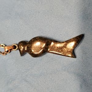 Vtg polished stone bird pendant